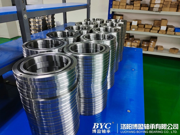 1629164248101662.jpg 交叉滾子軸承生產車間.jpg